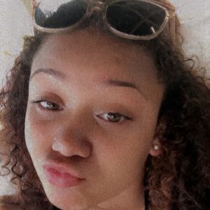 Meet your Posher, Kenisha